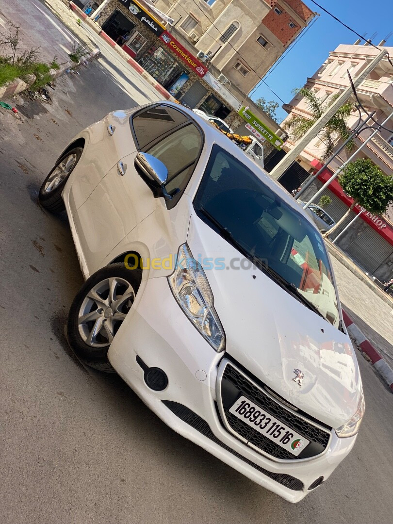 Peugeot 208 2015 Silver Line