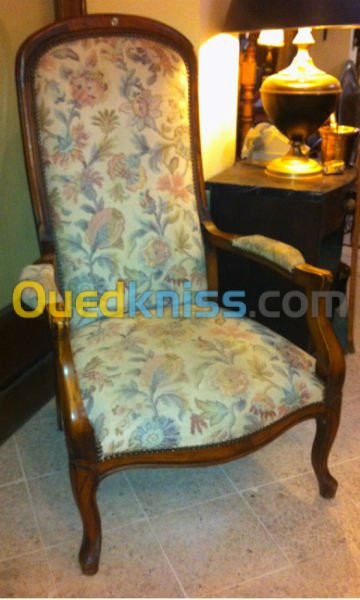 Fauteuil Voltaire en noyer 