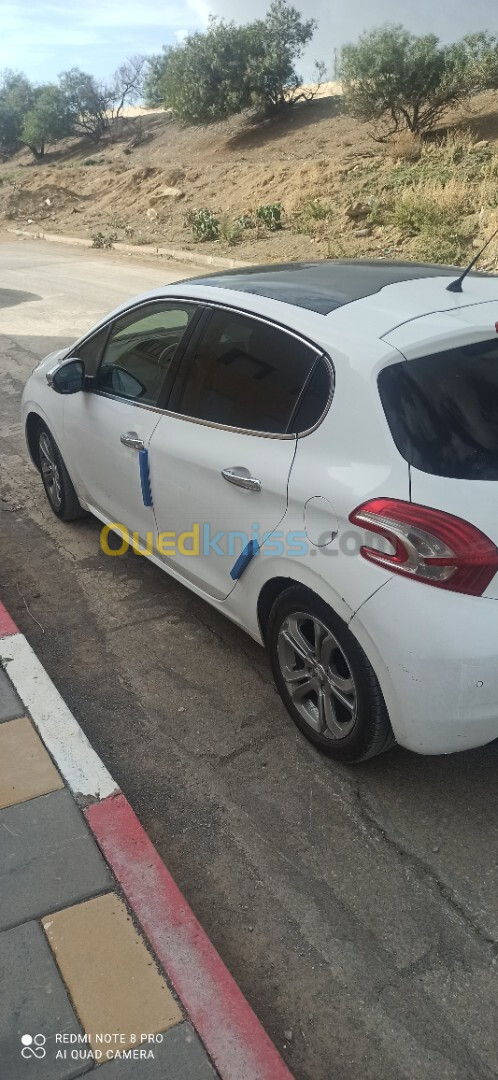 Peugeot 208 2015 Allure