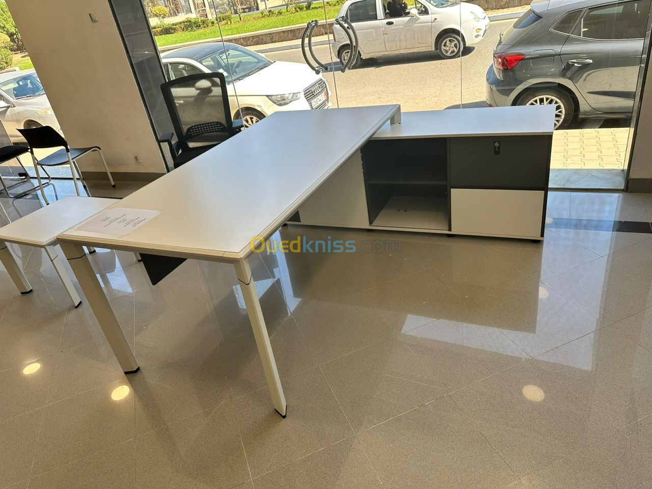 Bureau moderne avec retour - Mobilier de bureau haut de gamme - Livraison toute l'Algérie