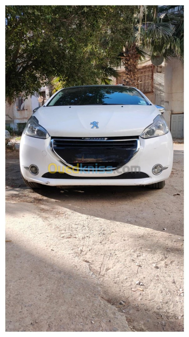 Peugeot 208 2015 Allure