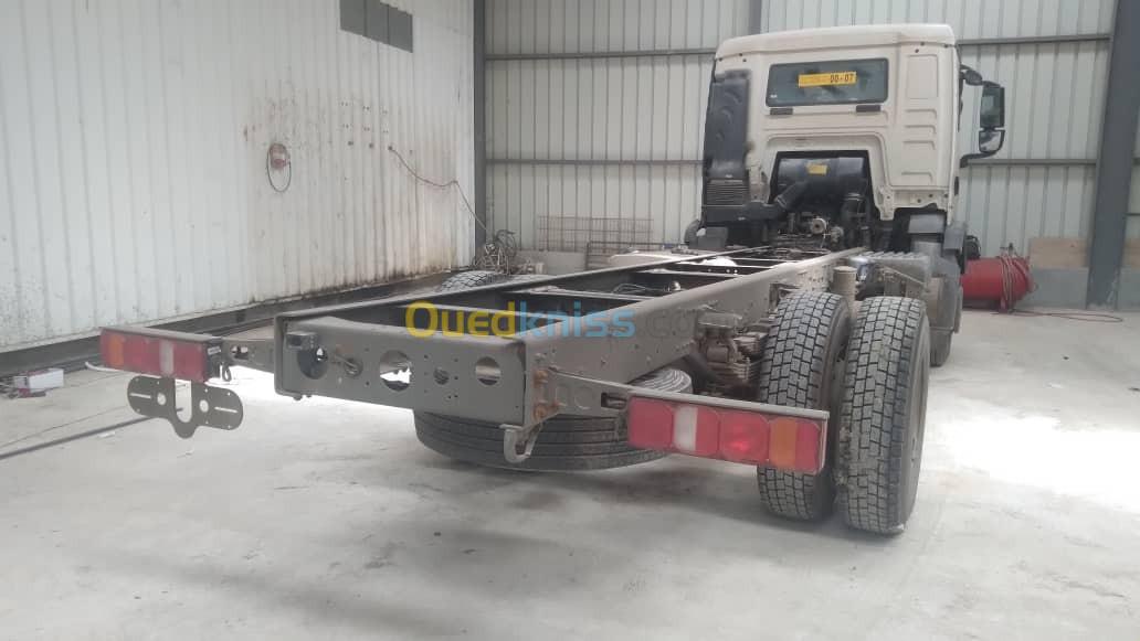 HOWO Camion châssis nu court 4x2 2024