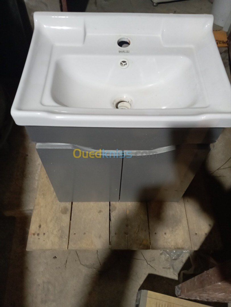 MEUBLE SALE DE BAIN AVEC 1 VASQUE 