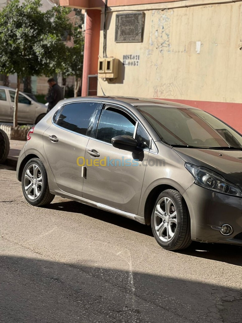 Peugeot 208 2015 Allure