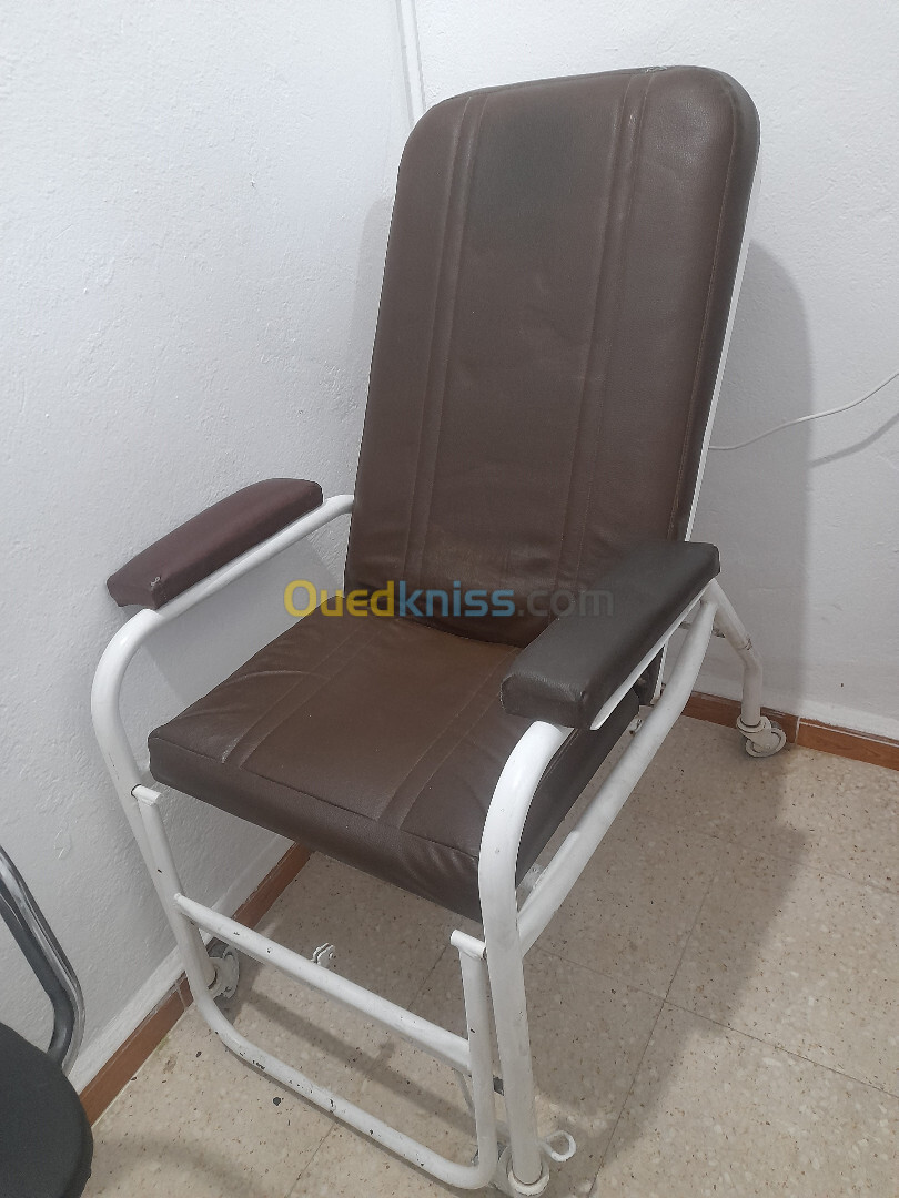 Chaise fauteuil de prélevement et chaise de laboratoire