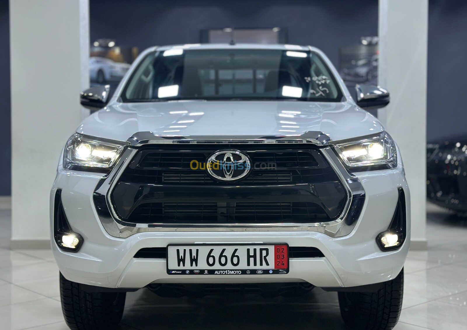 Toyota HILUX 2024 SR-5 4x4 FULL-OPTION