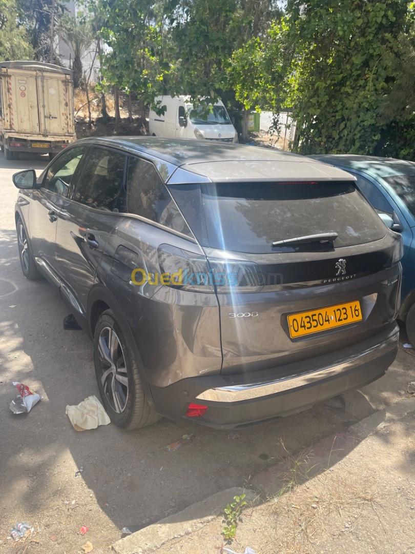 Peugeot 3008 hybride 300ch 2023 