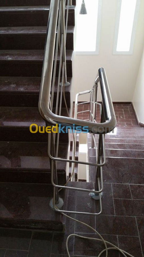 Rampe d'escalier ( Inox , bois )