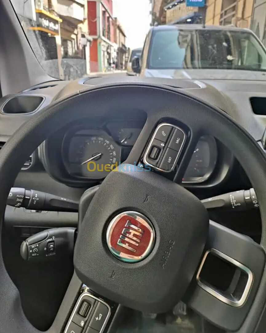 Fiat Doblo 2023 Italien