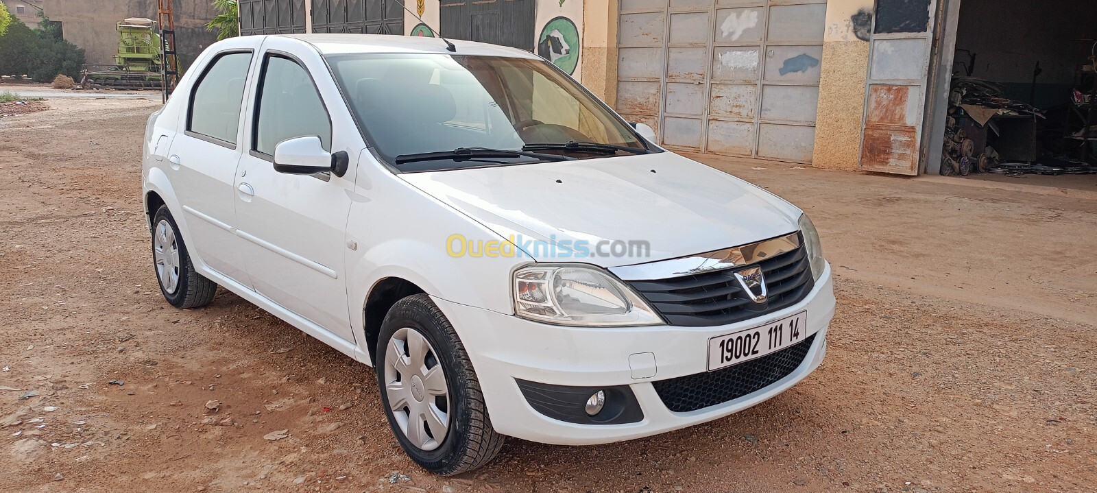 Dacia Logan 2011 لاتوت