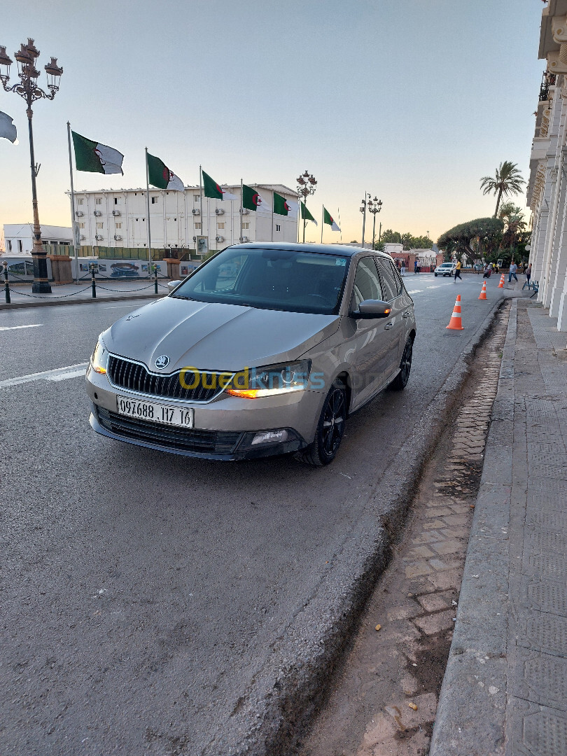 Skoda Fabia 2017 Style (avec toit panoramique)