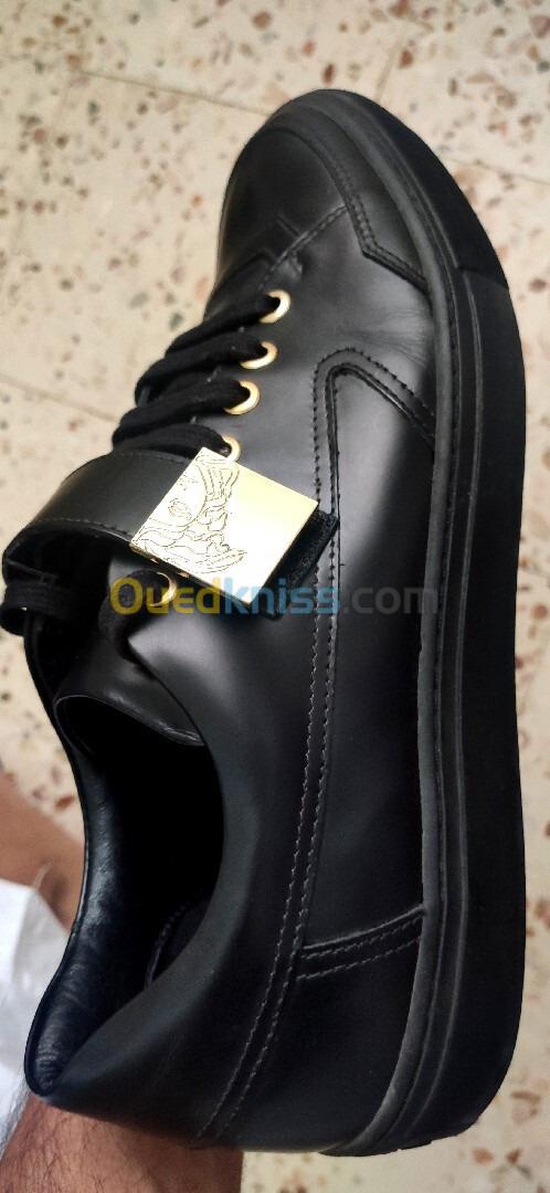 Versace original pointure 42 made in Portugal 