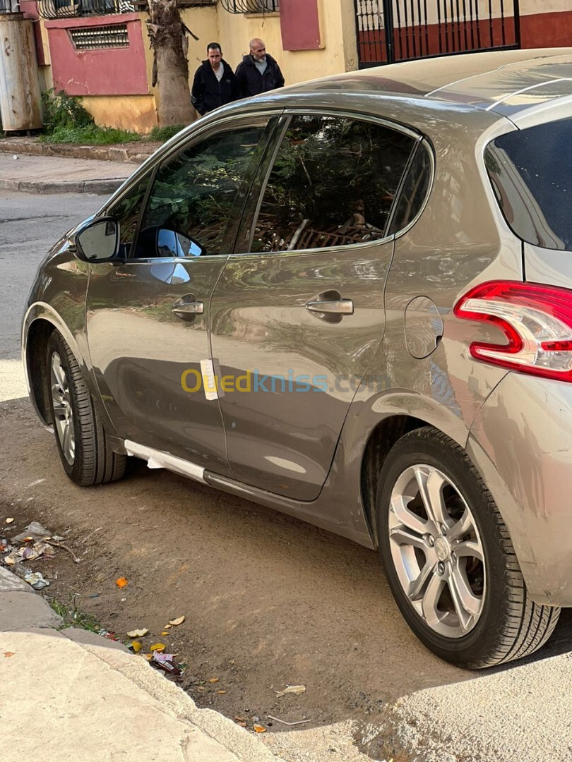 Peugeot 208 2015 