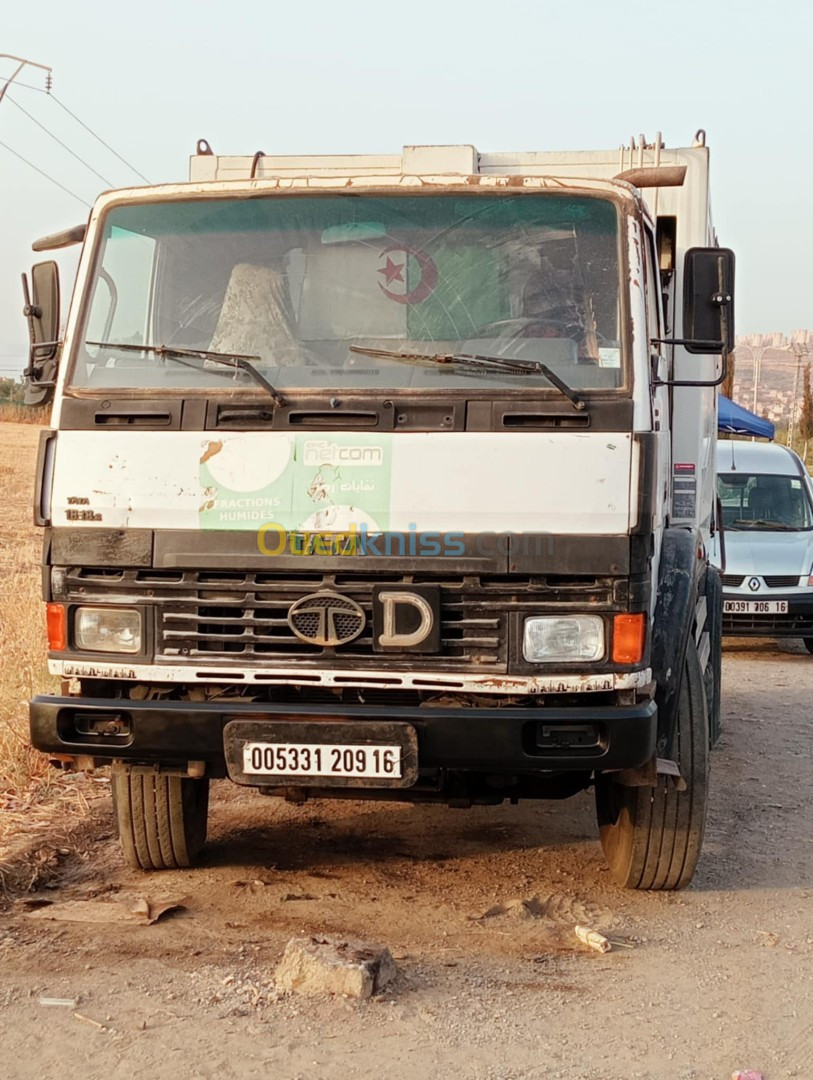 Tata camion a benne taiseuse 2009