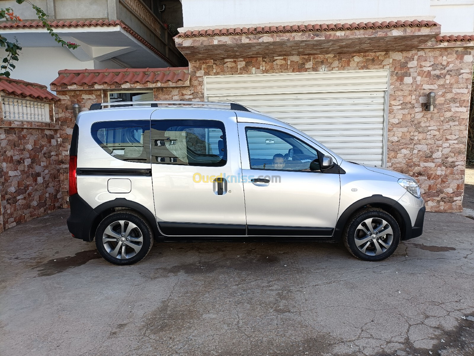 Renault Kangoo 2024 Vitrine titanium