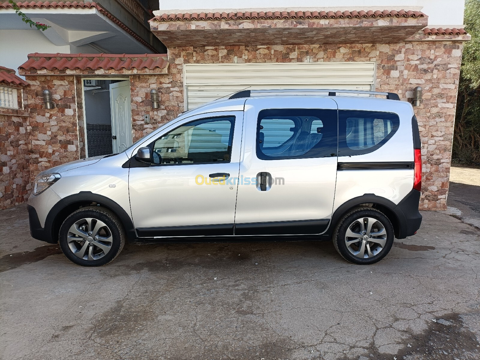 Renault Kangoo 2024 Vitrine