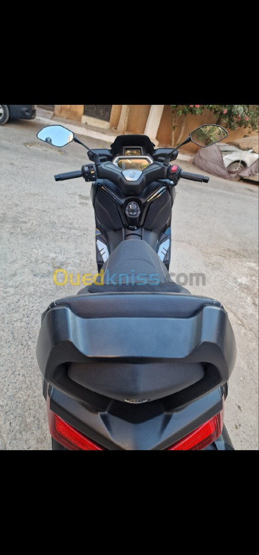 YAMAHA XMAX 300 TECH-MAX 2023