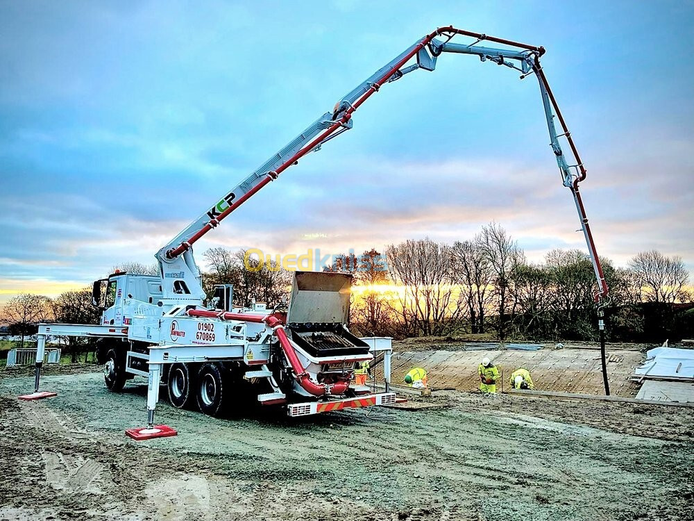 Opérateur d'une pompe à béton mobile 