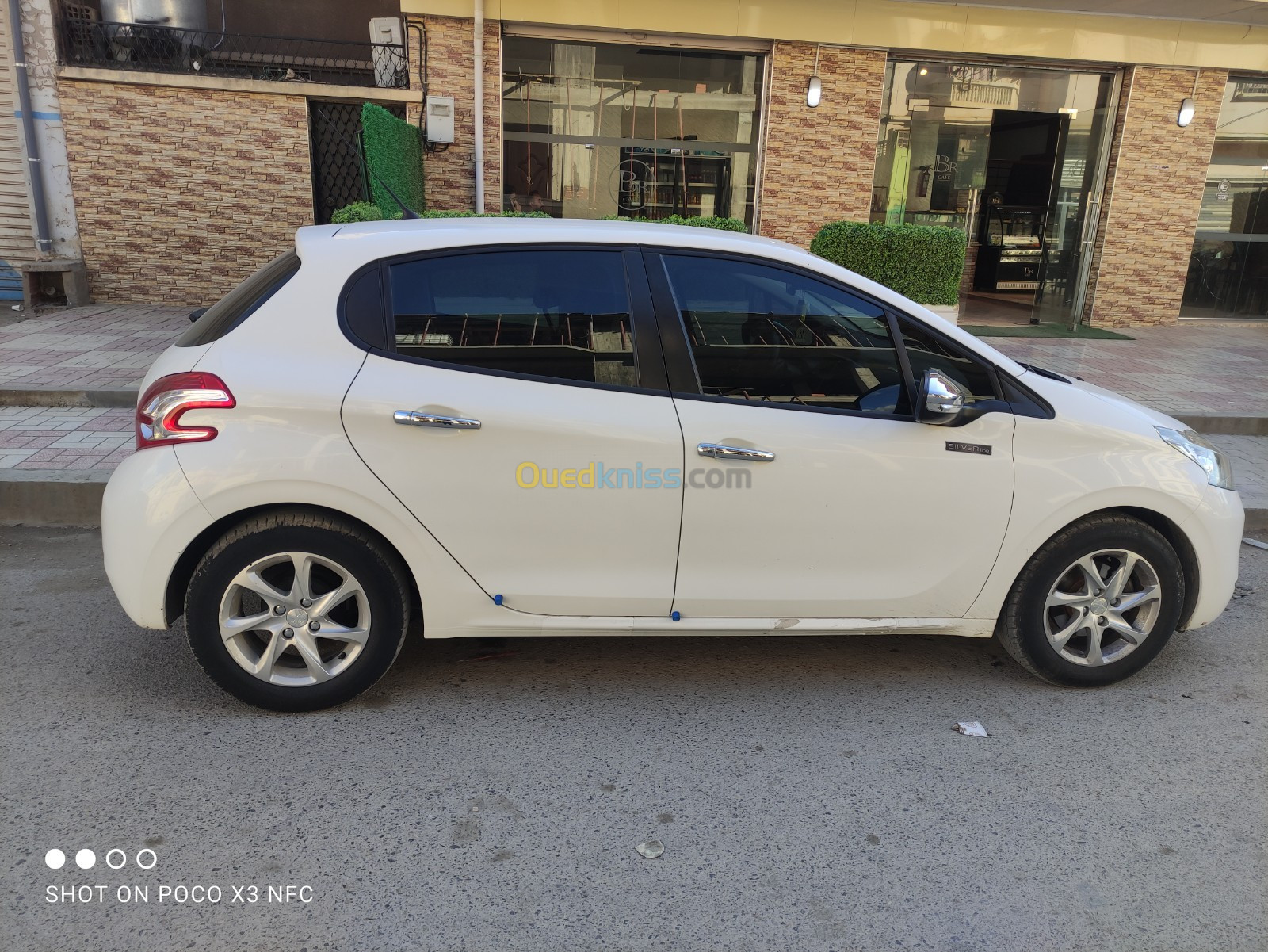 Peugeot 208 2014 Silver Line