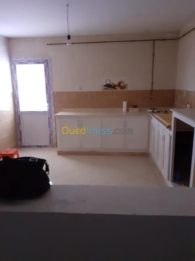 Location Appartement F4 Mostaganem Mezghrane