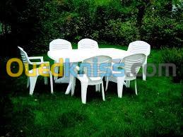 location vaisselle et chaises et table