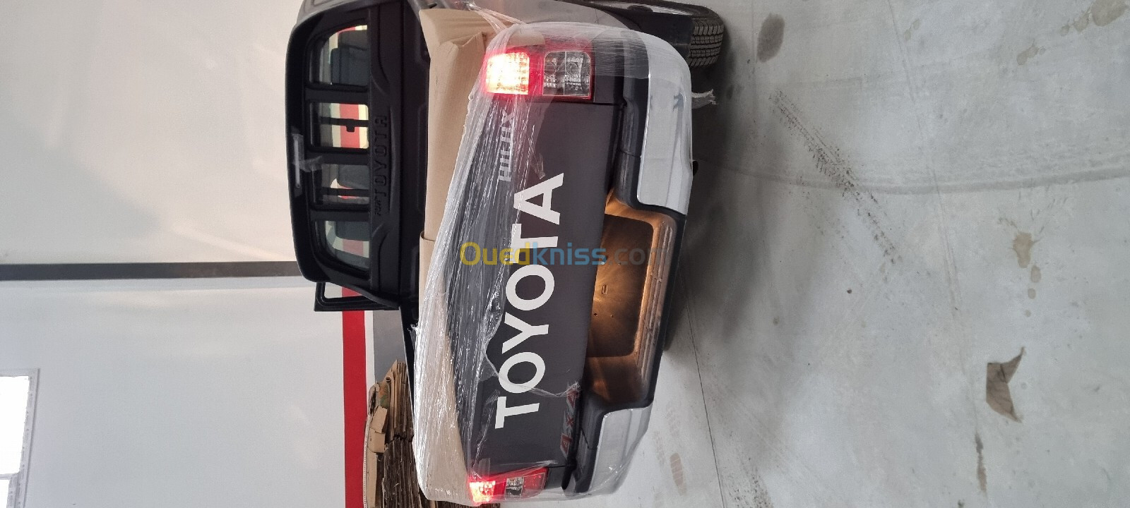 Toyota HILUX 2024 سلوقية بالدوفلوك