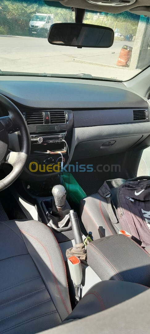 Chevrolet Optra 4 portes 2012 Optra 4 portes