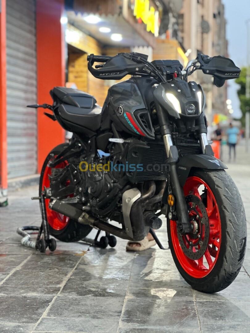 YAMAHA MT 07 2022