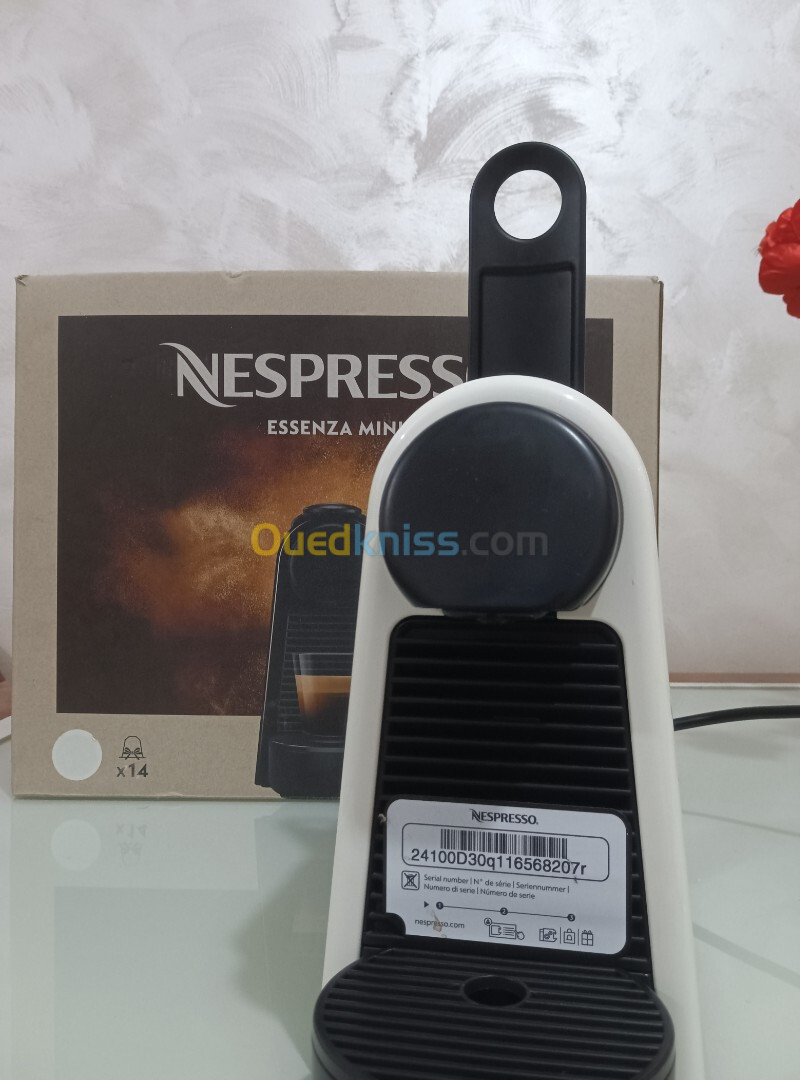 Machine a café Nespresso made in italie très bonne qualité livraison disponible 58 wilayas 