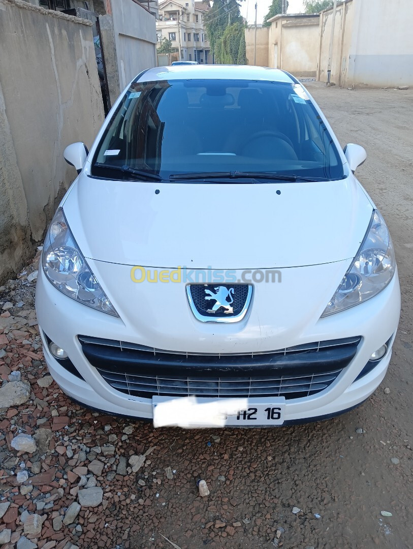 Peugeot 207 2012 Fennec