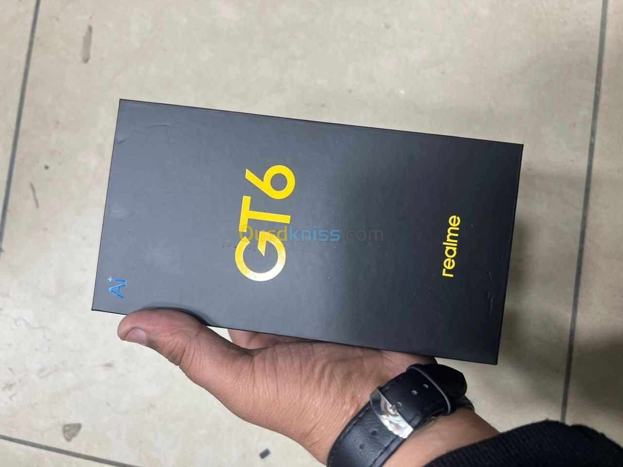 REALME GT 6