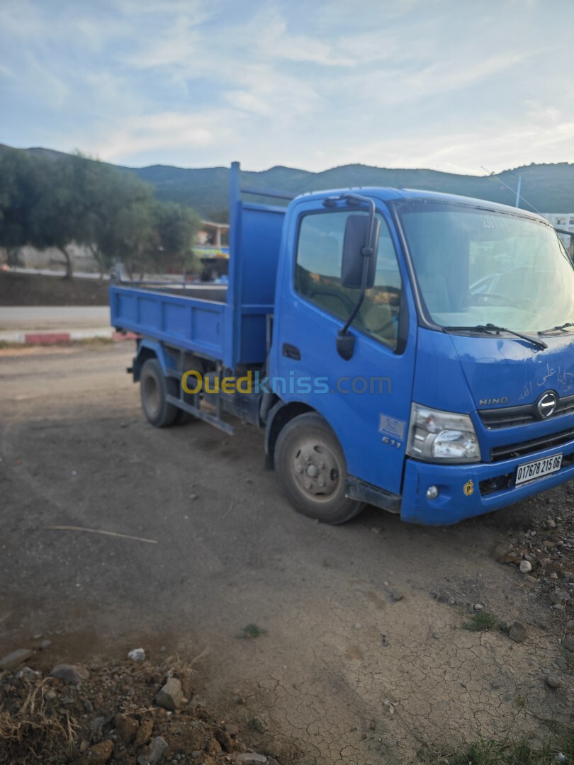 Hino 300 2015