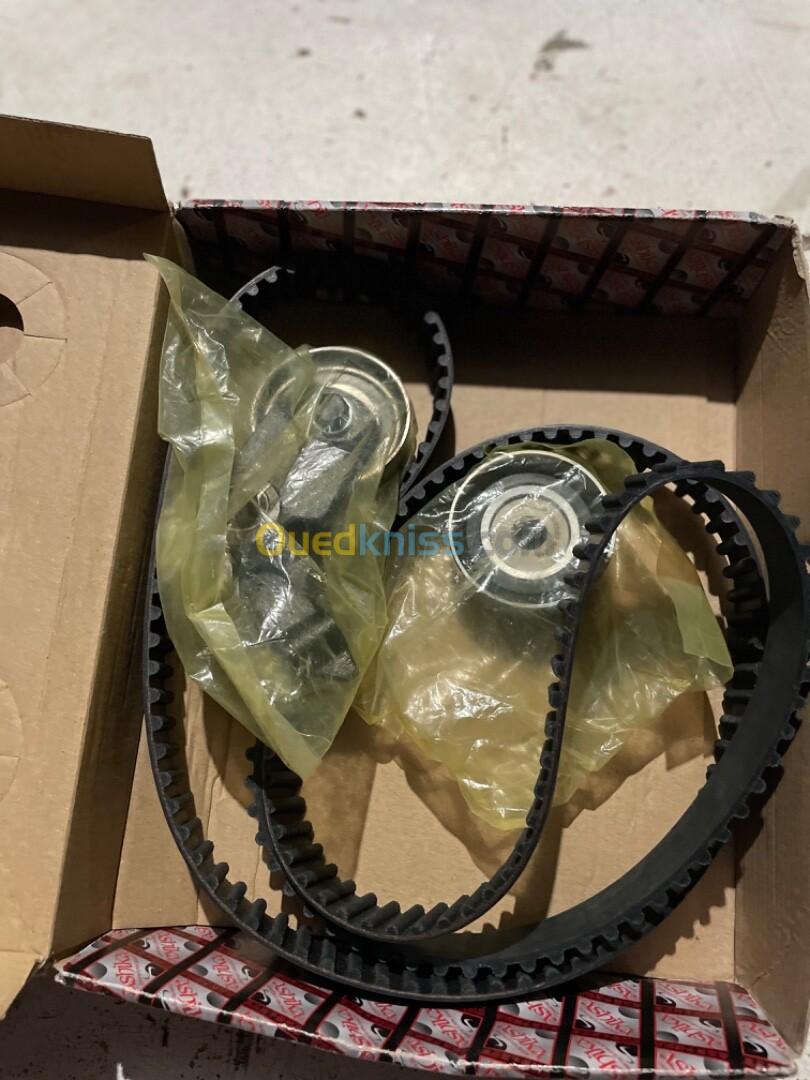 Kit chaîne ,pompe à eau,courois Toyota Corolla verso d4d