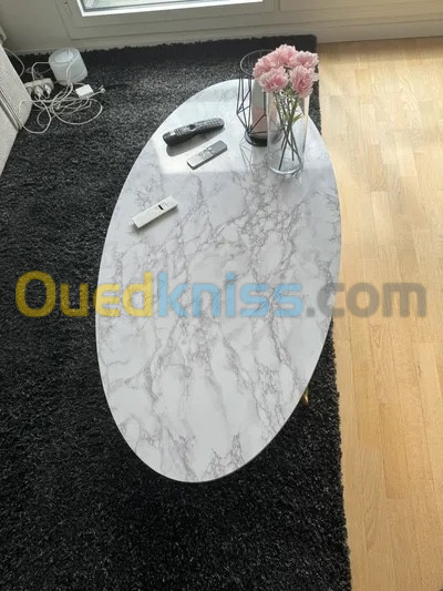 Table basse moderne sous forme ovale pour salon aspect marbre scandinave - طاولة بالجملة والتجزئة