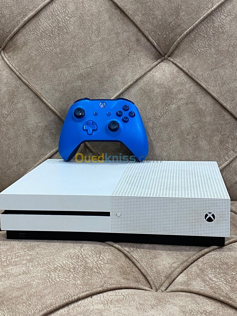 Xbox one S 1tera plein de jeux + gamepass+ gta online 