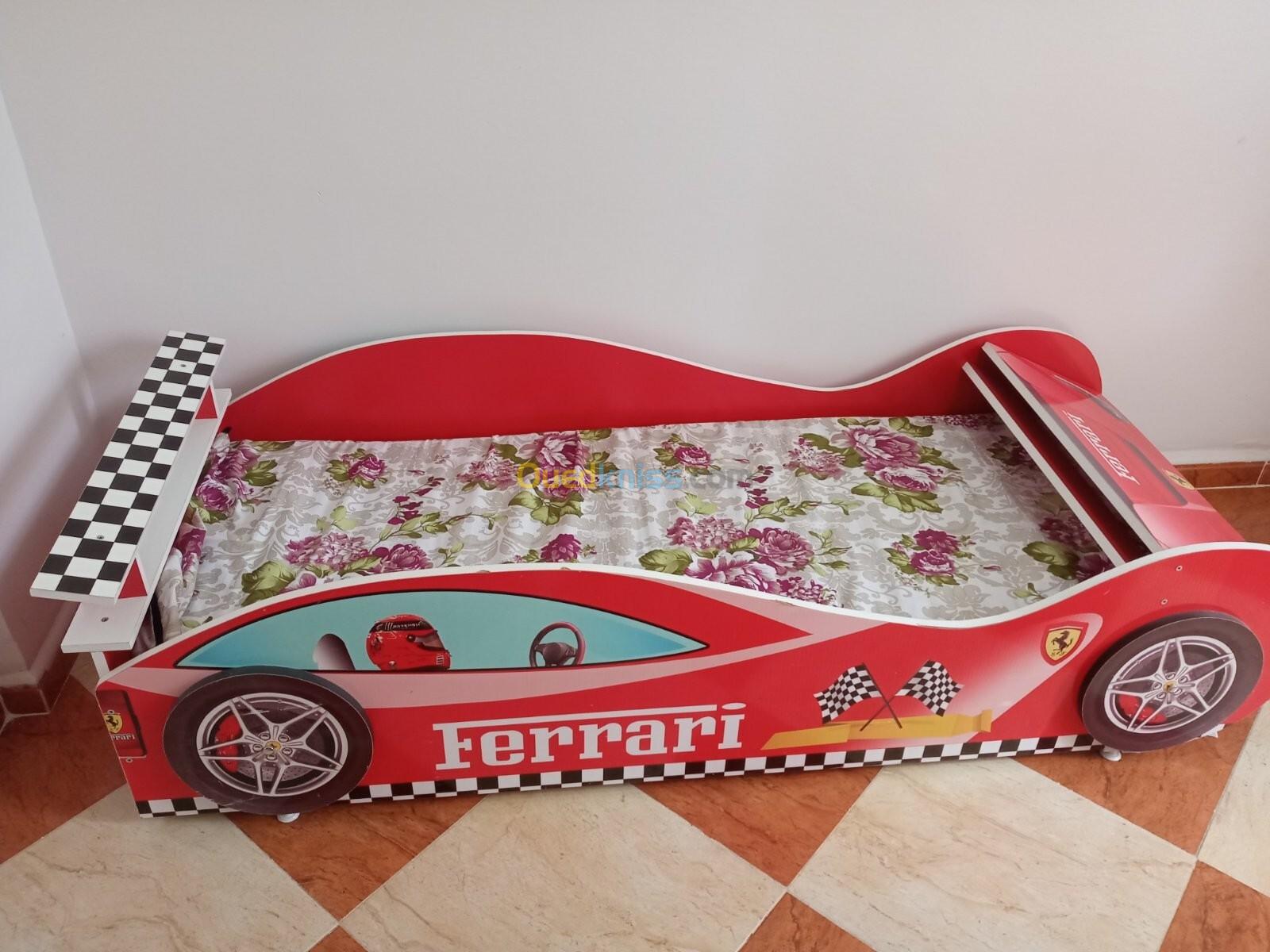 Lit pour enfant forme de voiture