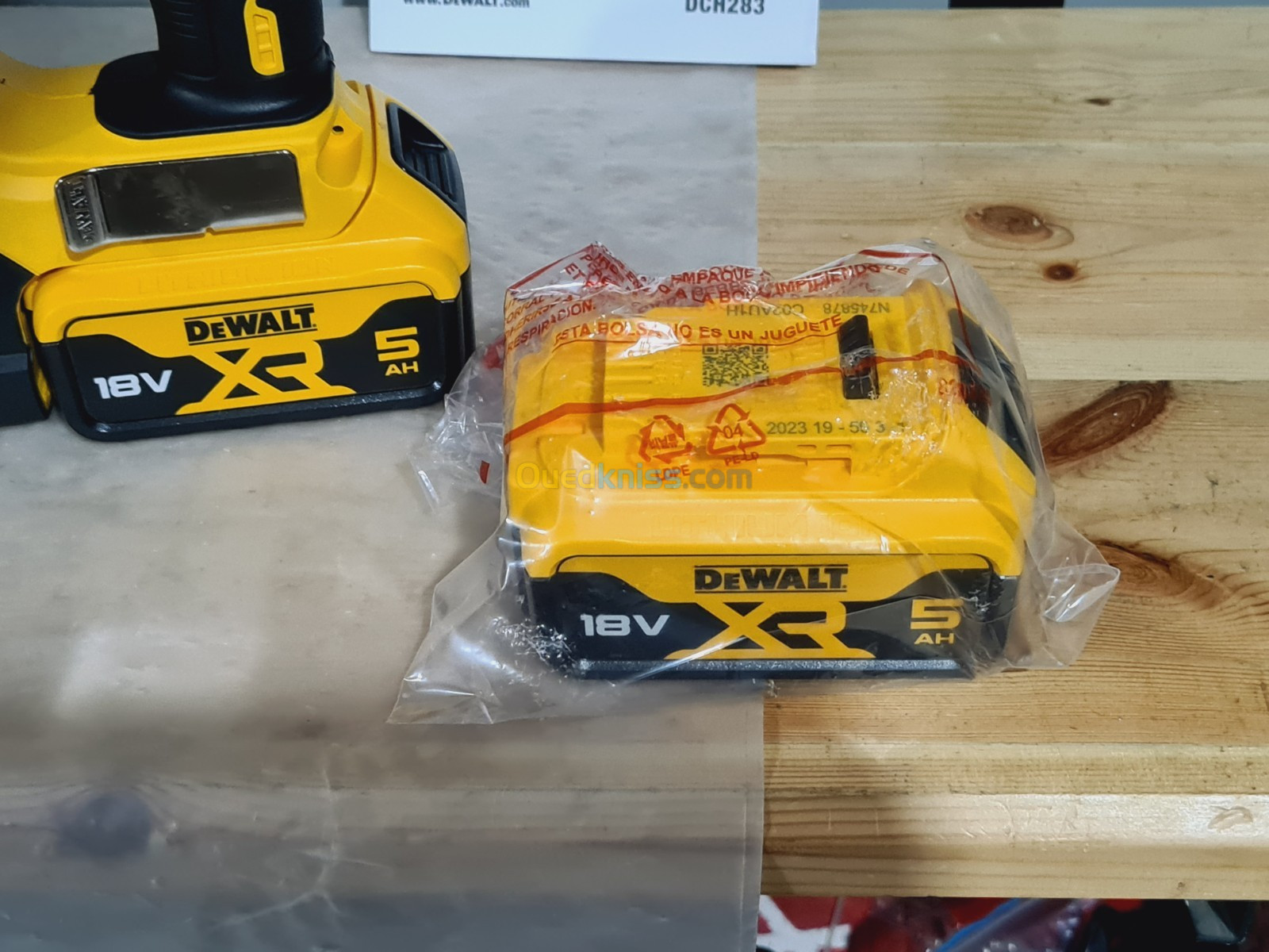 Perforateur sans fil compact 18V XR DEWALT DCH273 (BL-2023-Czech Republic)