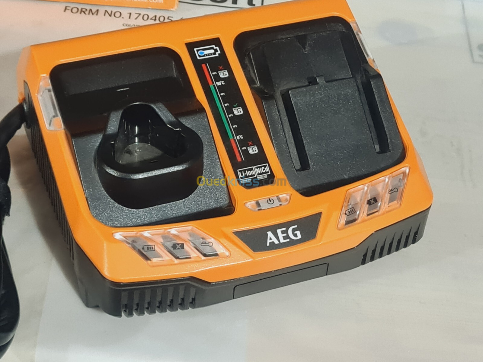 AEG BLK1218 - Chargeur rapide 12V/14V/18V - secteur et Allume cigare