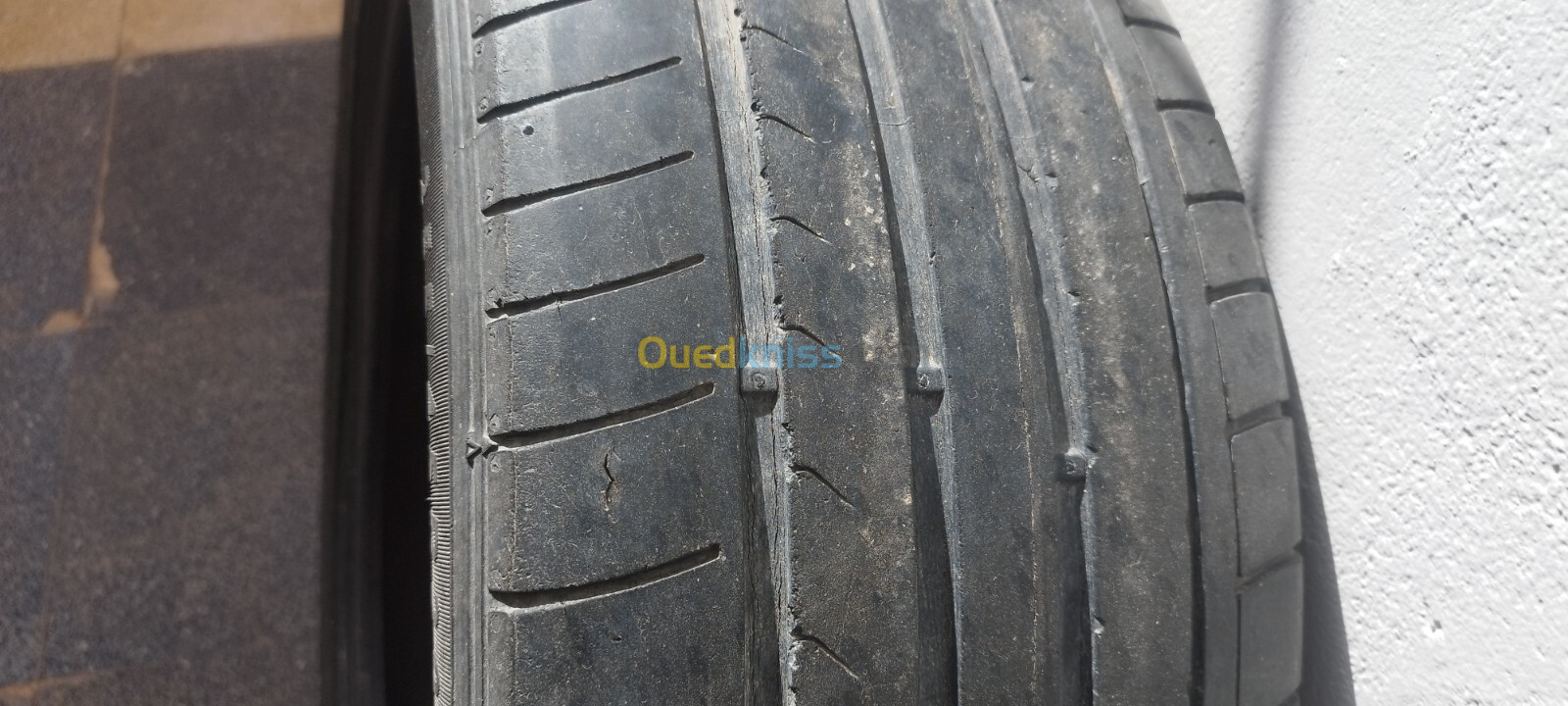 04 pneus différents dimensions  255/45R20 DUNLOP SP SPORT MAXX GT