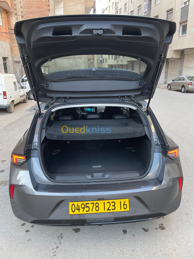 Opel Astra 2023 