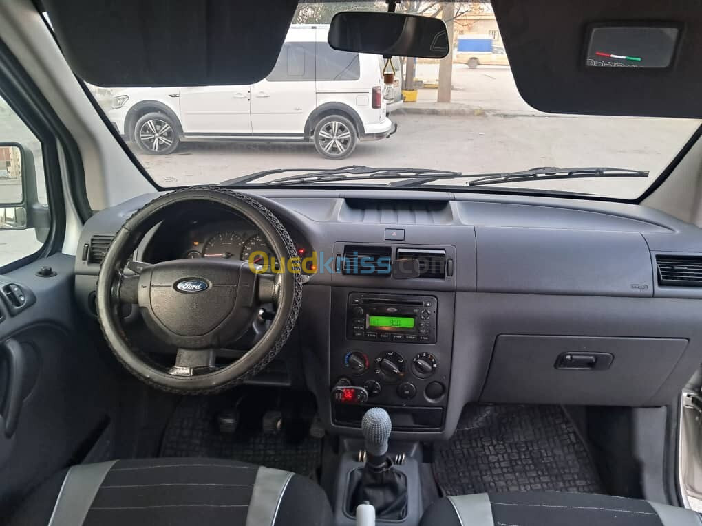 Ford Tourneo Connect 2010 T&ocirc;lé