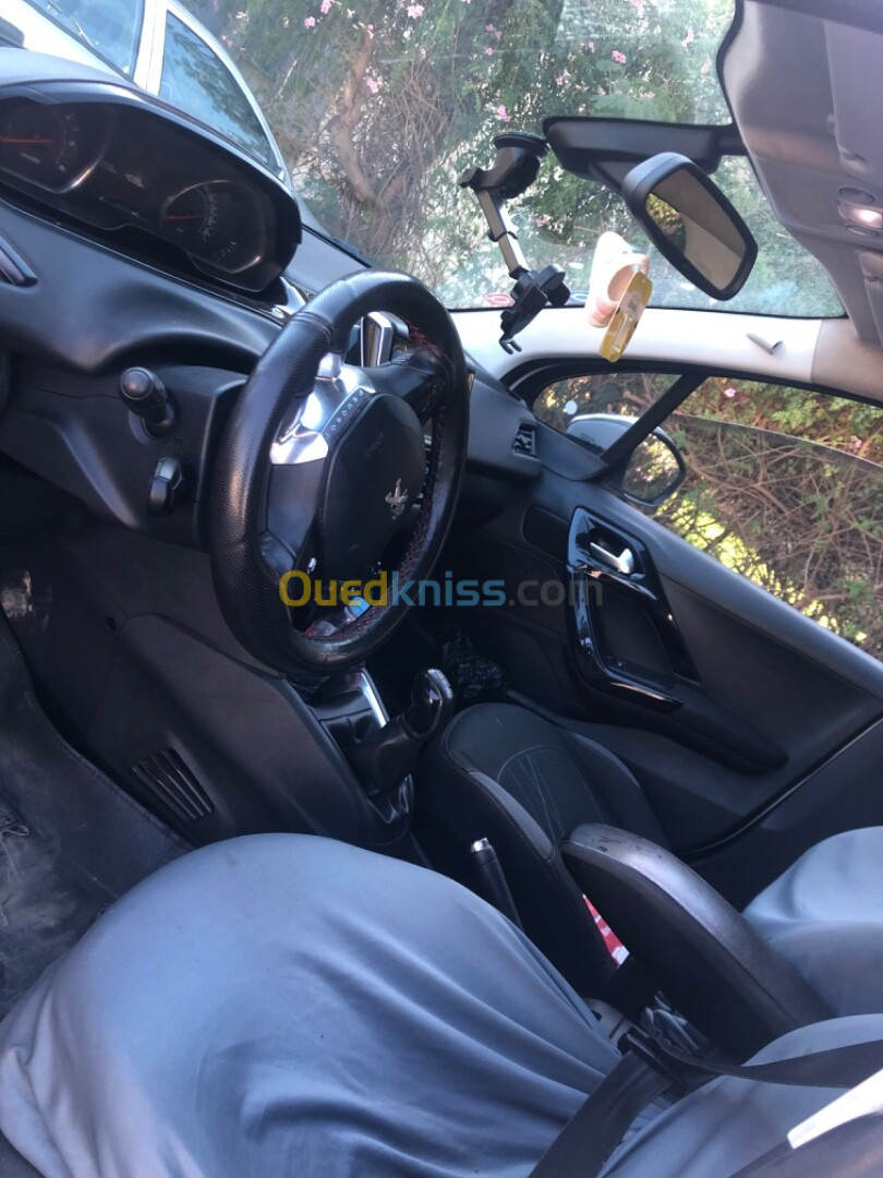 Peugeot 208 2015 208