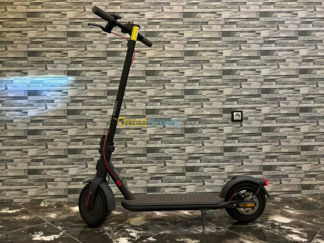 Xiaomi scooter 4 jdida avec chargeur d'origine 