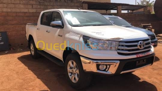 Location de pickup toyota 4x4 et 4x2 double cabine 