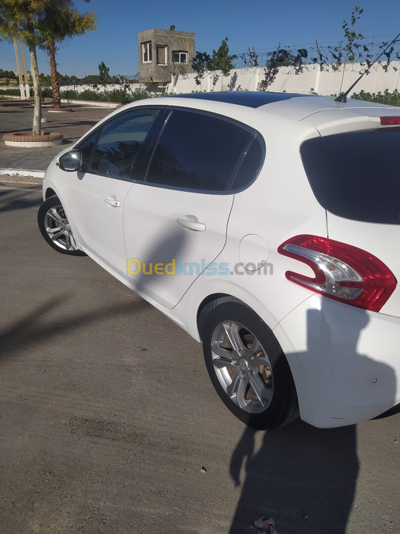 Peugeot 208 2014 Allure