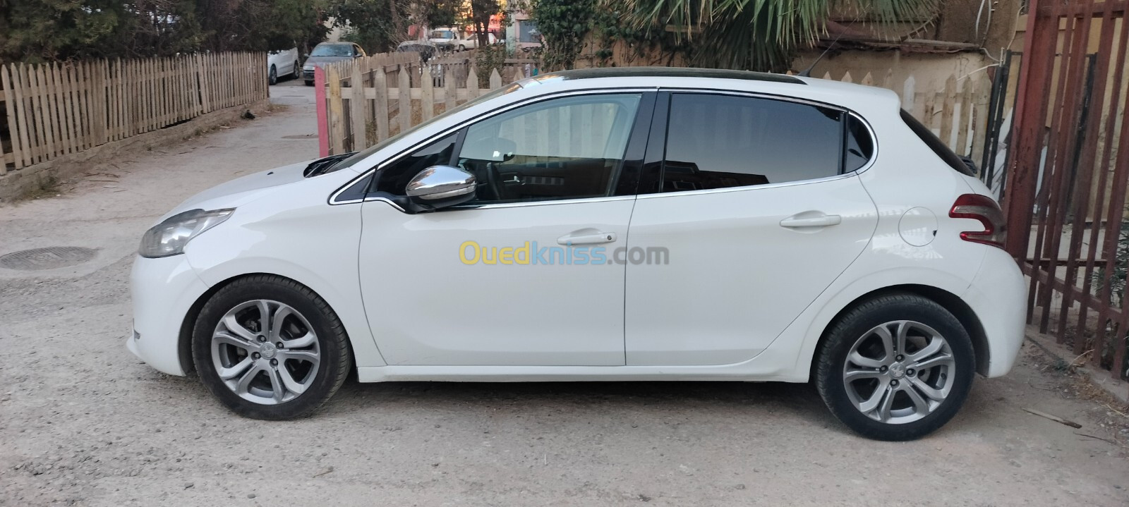 Peugeot 208 2015 Allure