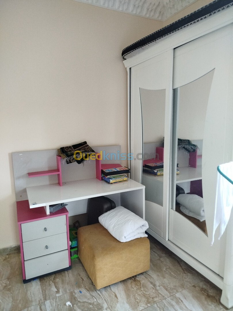 Armoire et  bureau enfant 