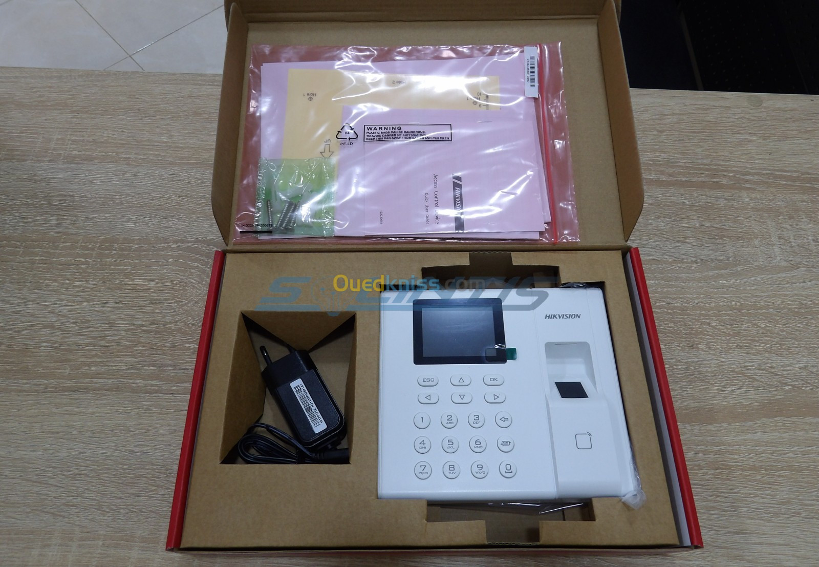 Pointeuse biométrique à empreintes digitales et cartes HIKVISION KT1A8503 EF