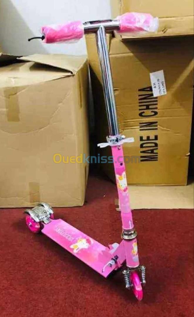 Trottinette pliable avec roues lumineuse . Frein + Sonnette pour enfants   Prix promo 3550 da 