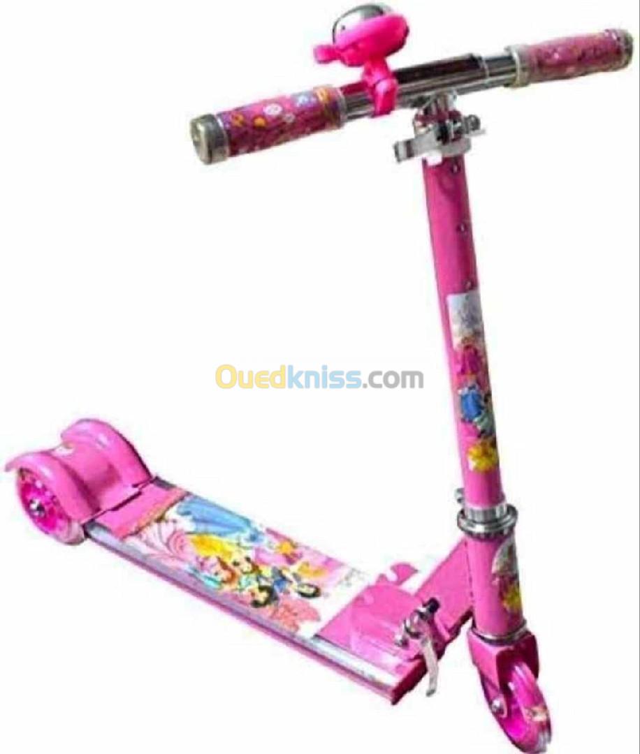 Trottinette pliable avec roues lumineuse . Frein + Sonnette pour enfants   Prix promo 3550 da 